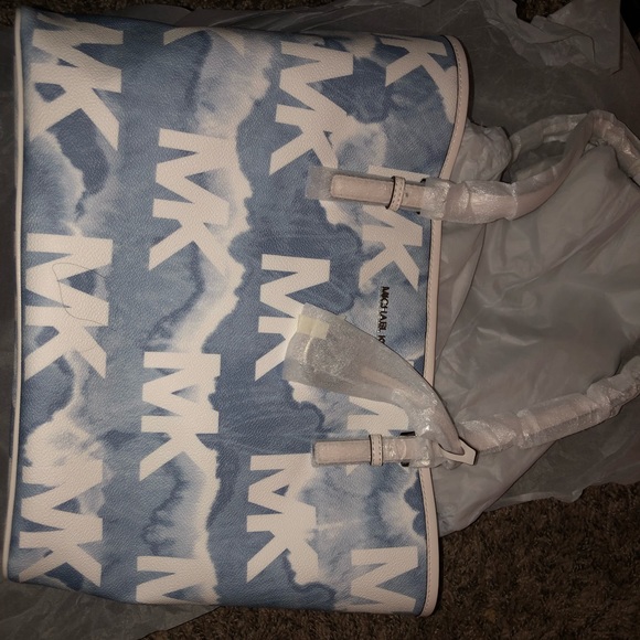 AUTHENTIC Beautiful Michael Kors Bag - Picture 8 of 8